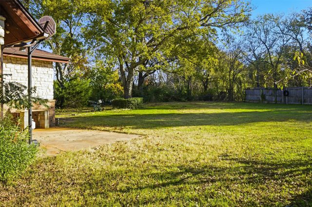 6 Crest Court, Hickory Creek, TX 75065