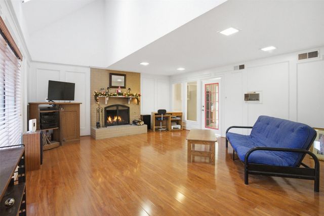 6 Crest Court, Hickory Creek, TX 75065