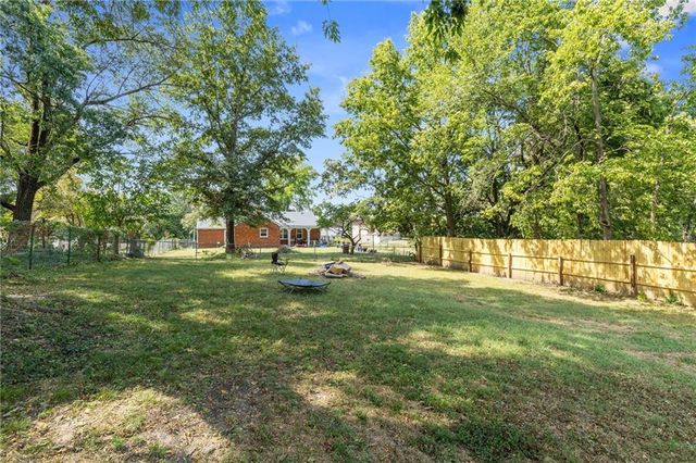 506 N Washington Avenue, Warrensburg, MO 64093