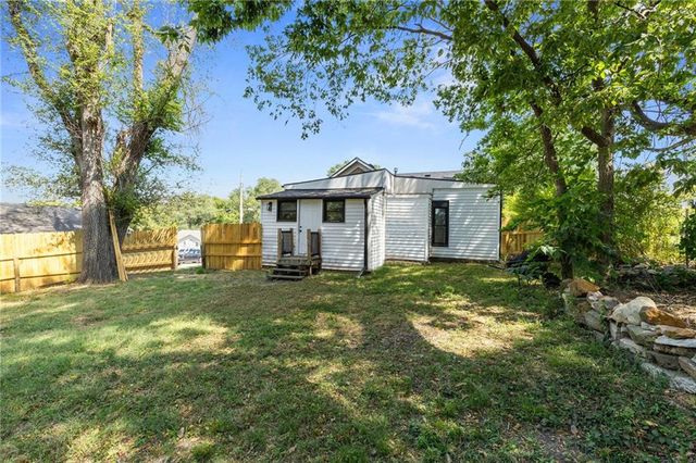 506 N Washington Avenue, Warrensburg, MO 64093