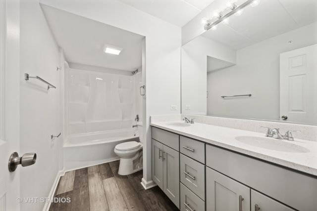 515 N Cass Avenue 2B, Westmont, IL 60559