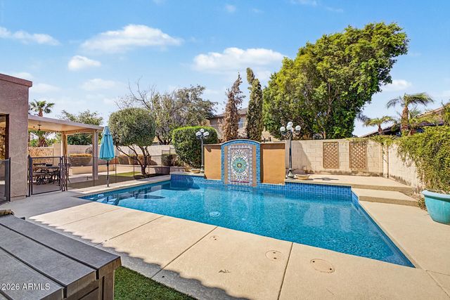 17648 W MARSHALL Lane, Surprise, AZ 85388