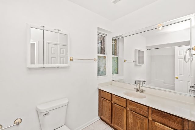 7012 S Paxton Avenue 2N, Chicago, IL 60649