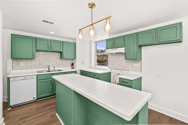 7012 S Paxton Avenue 2N, Chicago, IL 60649