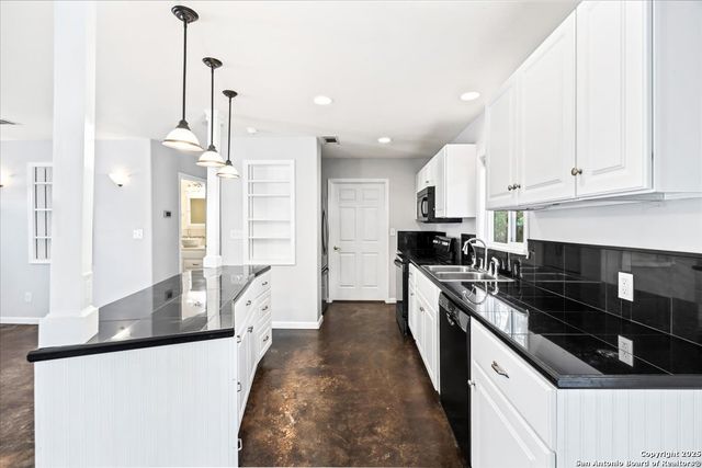 560 PR 1515, Bandera, TX 78003