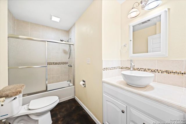 560 PR 1515, Bandera, TX 78003