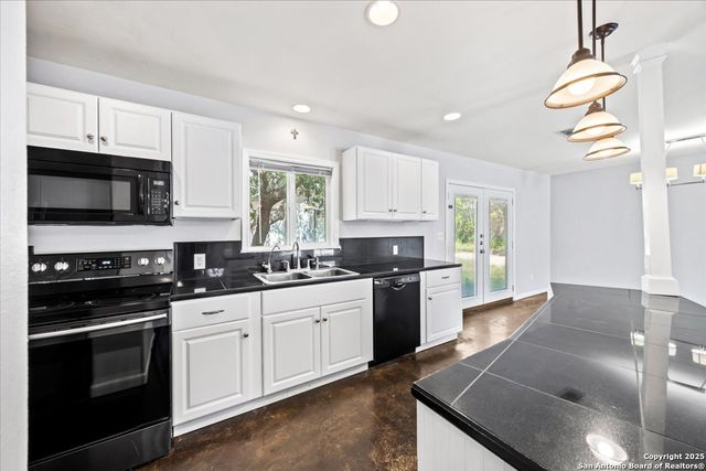 560 PR 1515, Bandera, TX 78003