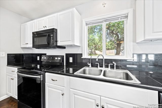 560 PR 1515, Bandera, TX 78003