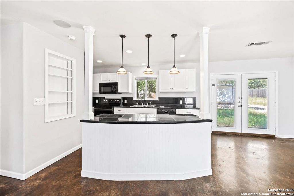 560 PR 1515, Bandera, TX 78003