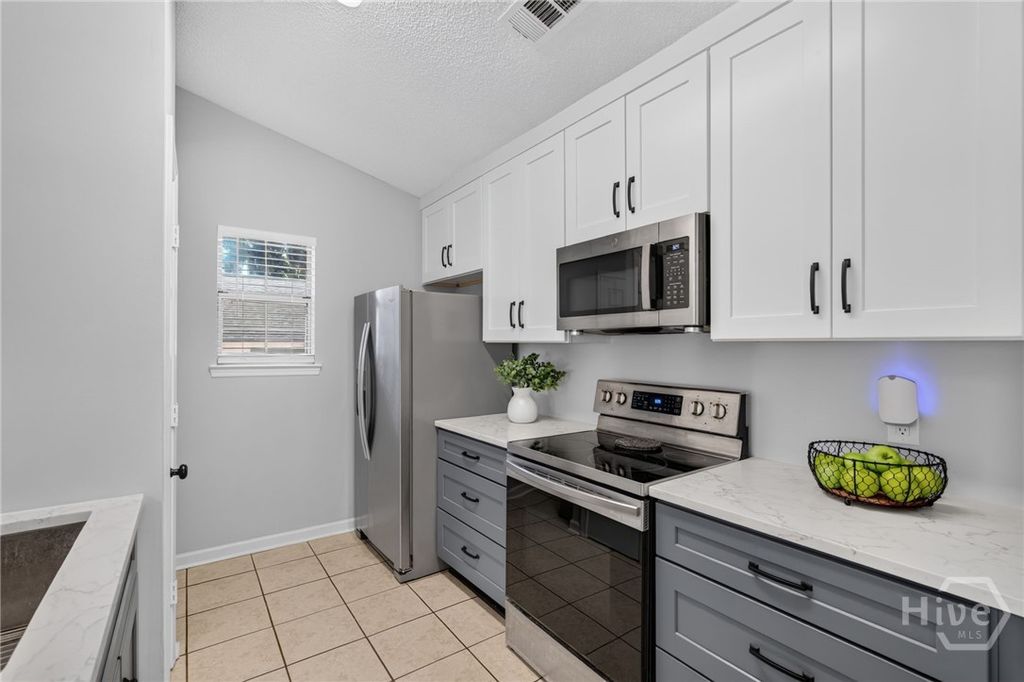 Image 12 of property listing at 524 Pointe South Drive, Savannah, GA 31410