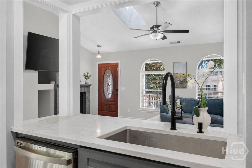 Image 14 of property listing at 524 Pointe South Drive, Savannah, GA 31410