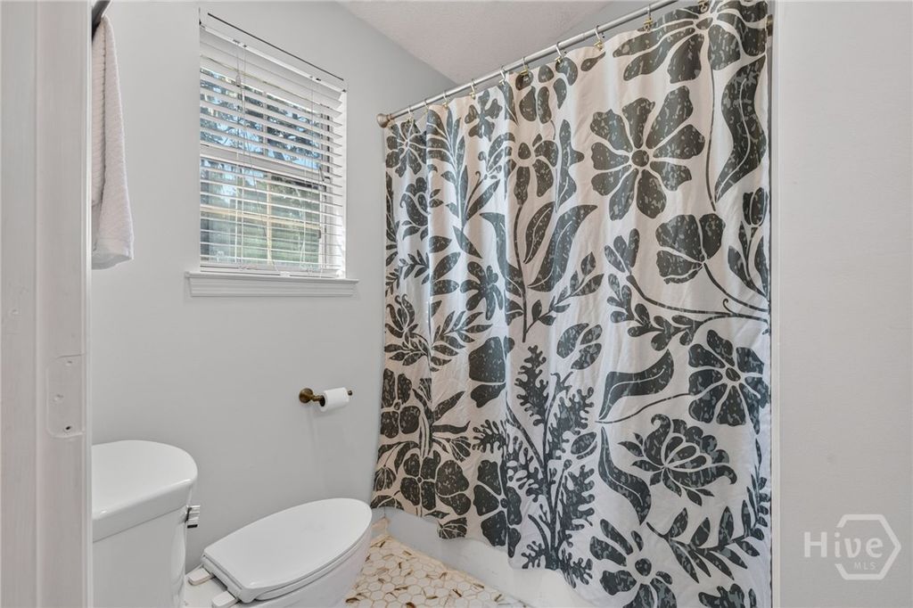 Image 19 of property listing at 524 Pointe South Drive, Savannah, GA 31410