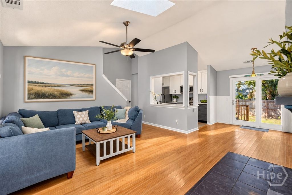 Image 2 of property listing at 524 Pointe South Drive, Savannah, GA 31410