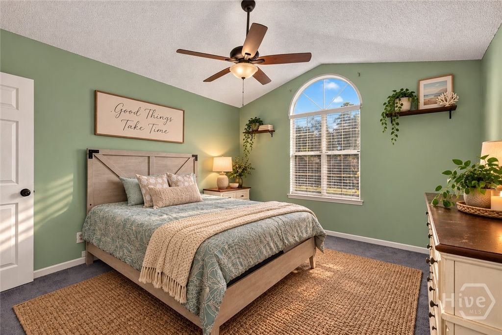 Image 5 of property listing at 524 Pointe South Drive, Savannah, GA 31410