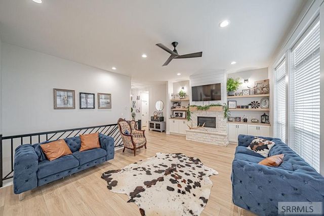 1596 N 845 E, Shelley, ID 83274