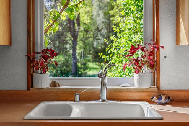 18080 Brincat Manor Road, Cottonwood, CA 96022