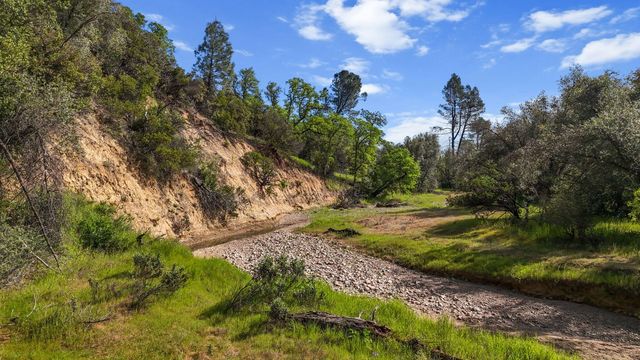 18080 Brincat Manor Road, Cottonwood, CA 96022