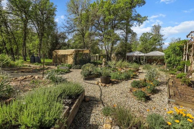 18080 Brincat Manor Road, Cottonwood, CA 96022