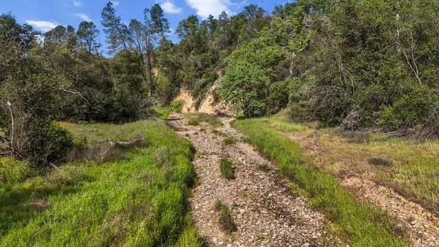 18080 Brincat Manor Road, Cottonwood, CA 96022