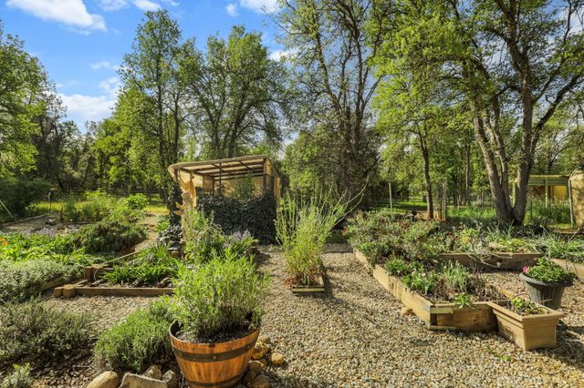 18080 Brincat Manor Road, Cottonwood, CA 96022