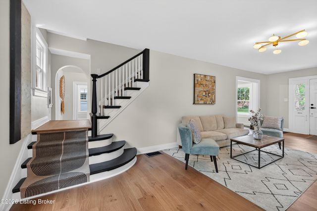 2530 Broadmeade Rd, Louisville, KY 40205