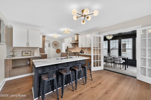 2530 Broadmeade Rd, Louisville, KY 40205