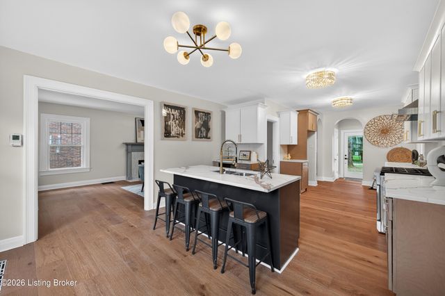 2530 Broadmeade Rd, Louisville, KY 40205