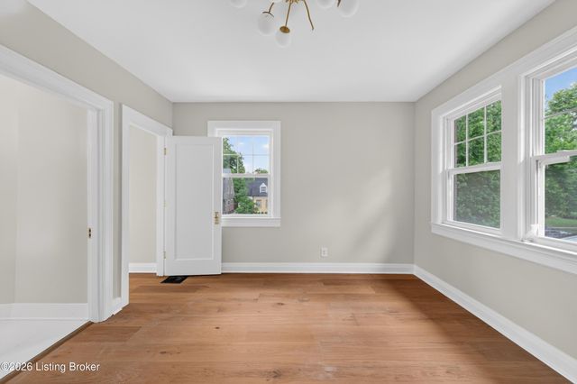2530 Broadmeade Rd, Louisville, KY 40205