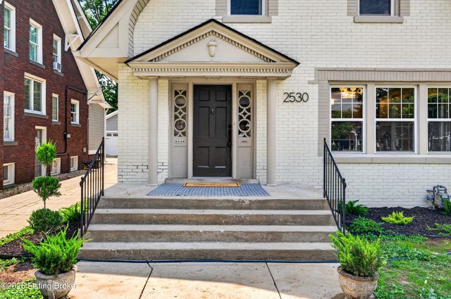 2530 Broadmeade Rd, Louisville, KY 40205