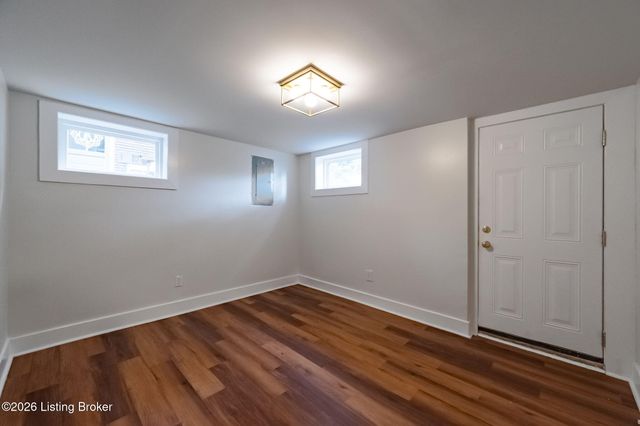 2530 Broadmeade Rd, Louisville, KY 40205