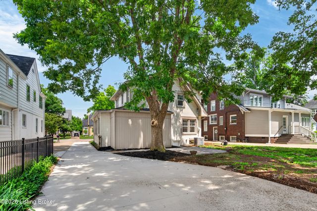 2530 Broadmeade Rd, Louisville, KY 40205