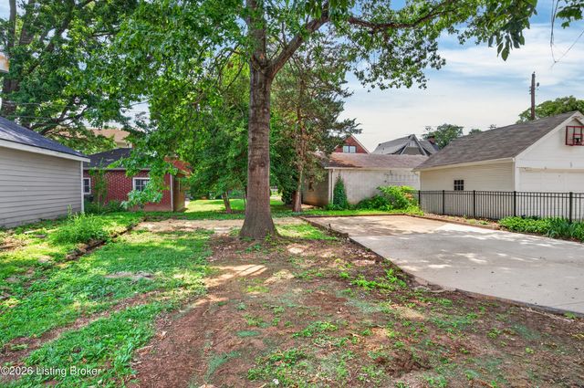 2530 Broadmeade Rd, Louisville, KY 40205