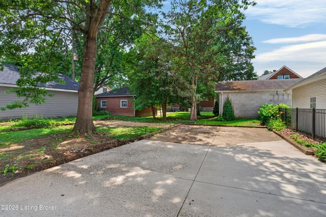 2530 Broadmeade Rd, Louisville, KY 40205