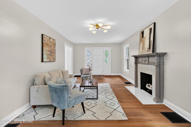 2530 Broadmeade Rd, Louisville, KY 40205