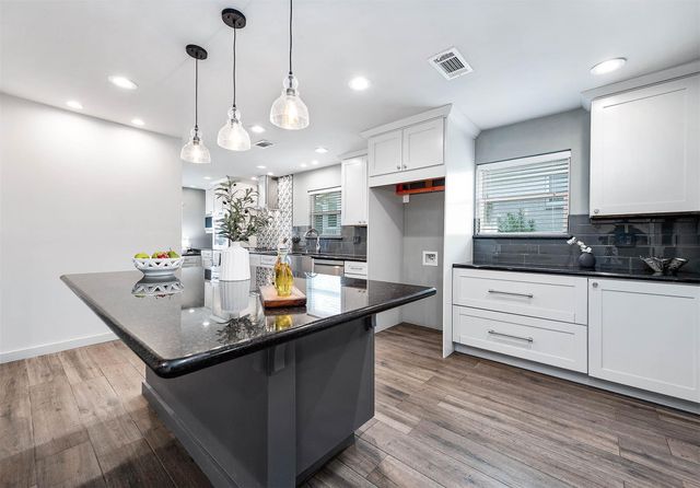 6030 Warm Springs Road, Houston, TX 77035