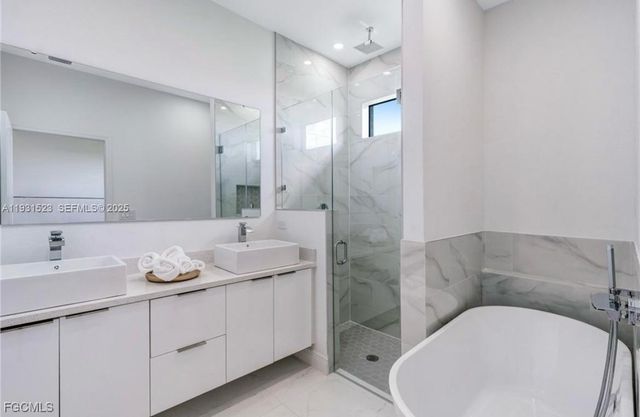 8106 OLIVE CT, La Belle, FL 33935