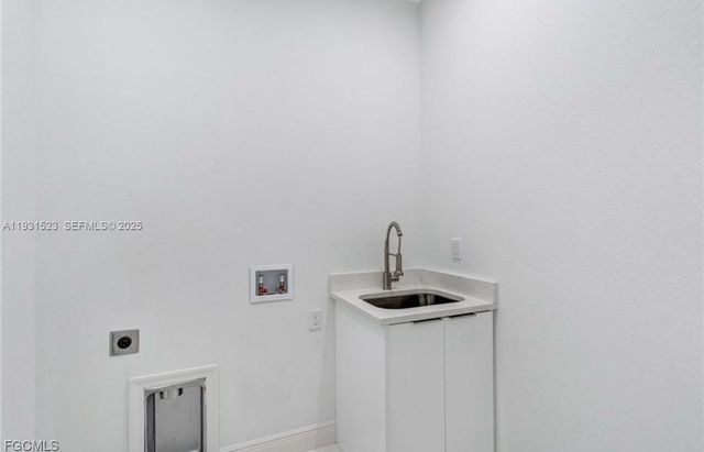 8106 OLIVE CT, La Belle, FL 33935