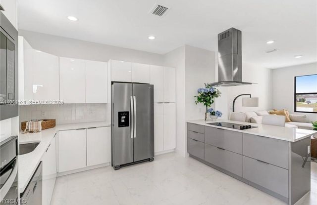 8106 OLIVE CT, La Belle, FL 33935