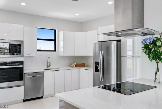 8106 OLIVE CT, La Belle, FL 33935