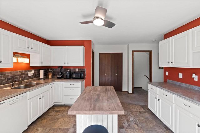 812 KAY KOURT, Neenah, WI 54952