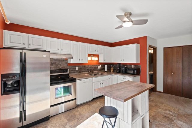 812 KAY KOURT, Neenah, WI 54952