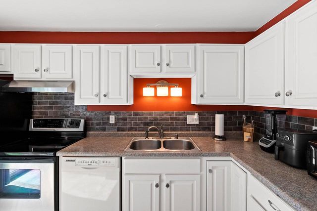 812 KAY KOURT, Neenah, WI 54952