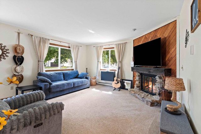 812 KAY KOURT, Neenah, WI 54952