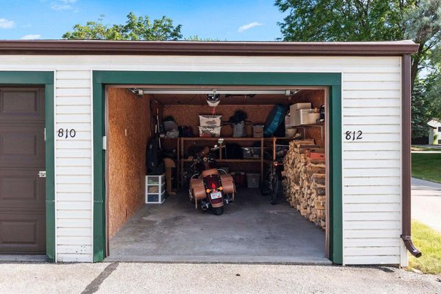 812 KAY KOURT, Neenah, WI 54952