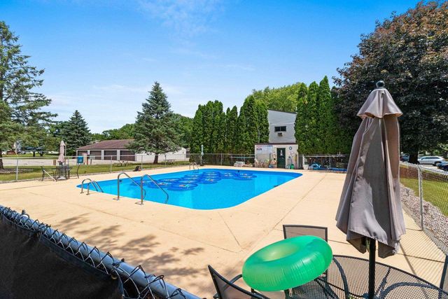 812 KAY KOURT, Neenah, WI 54952