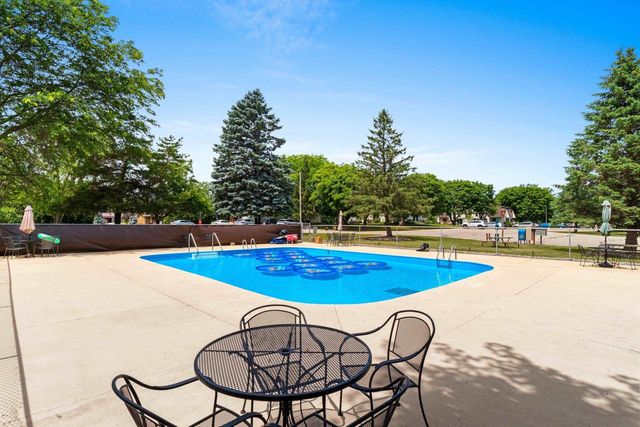 812 KAY KOURT, Neenah, WI 54952