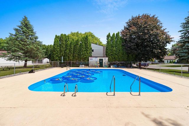 812 KAY KOURT, Neenah, WI 54952