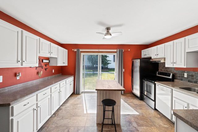 812 KAY KOURT, Neenah, WI 54952