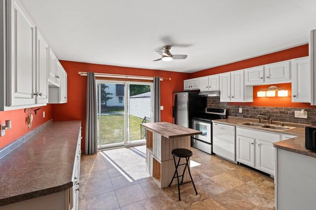 812 KAY KOURT, Neenah, WI 54952