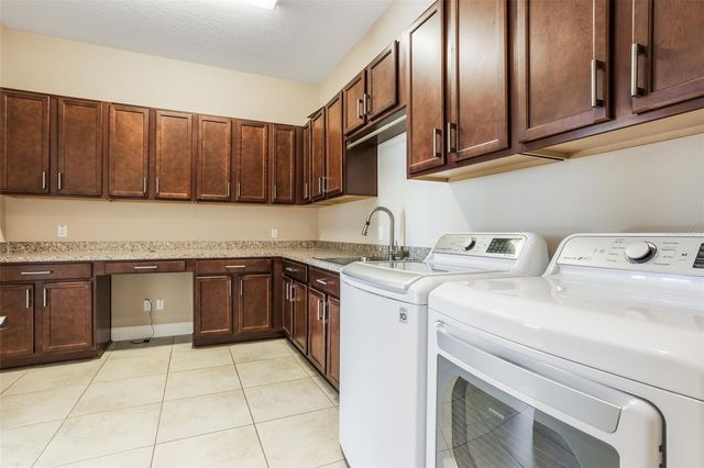 290 SILVER MAPLE ROAD, Groveland, FL 34736